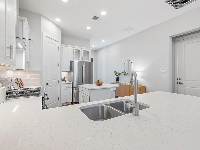 4323 Spicewood Springs Rd #9 — Photo 4