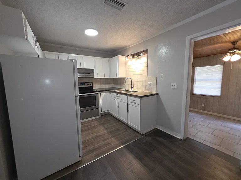 843 Grove Ave — Photo 4