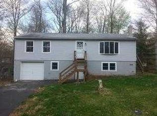 9778 Auburn Dr, Tobyhanna, PA