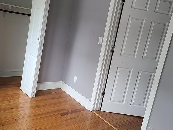 5th image of 9721 Avenue L