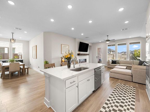 3rd image of 31835 Settlers Ridge Ln