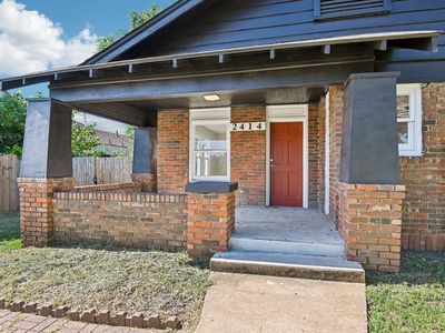 2414 Emmett St, Dallas, TX, 75211