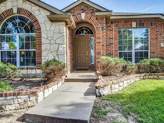 2nd image of 1702 Bur Oak Dr