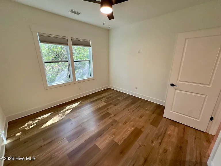 213 Myrtle Ave — Photo 18