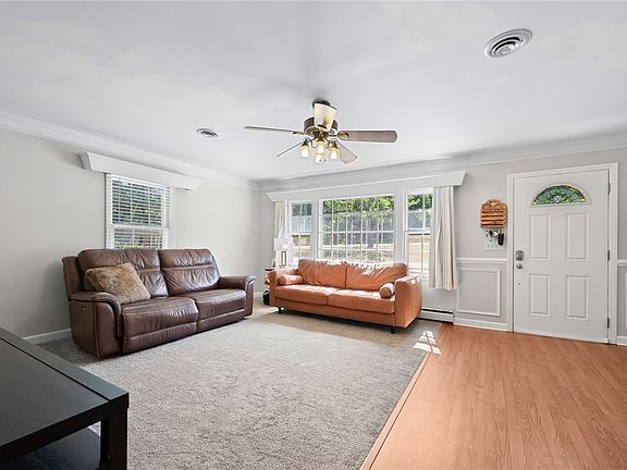 5th image of 100 Woodburn Dr