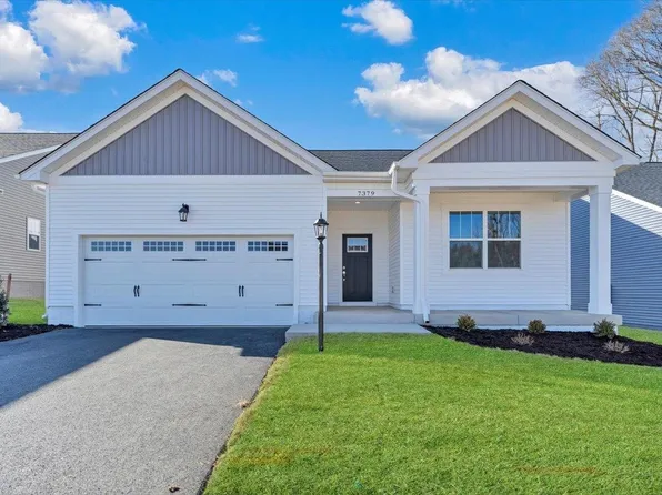 7379 Kings Pointe Dr, Radford, VA 24141