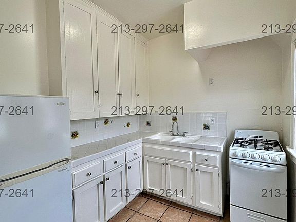 4th image of 544 N Heliotrope Dr #208