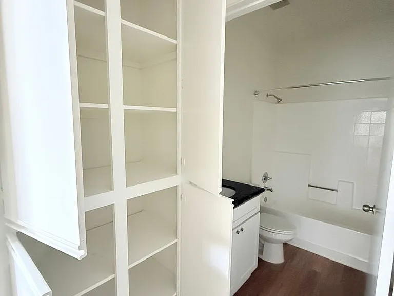Perfectly situated 2 bedroom and 2 bathroom ! — Photo 17