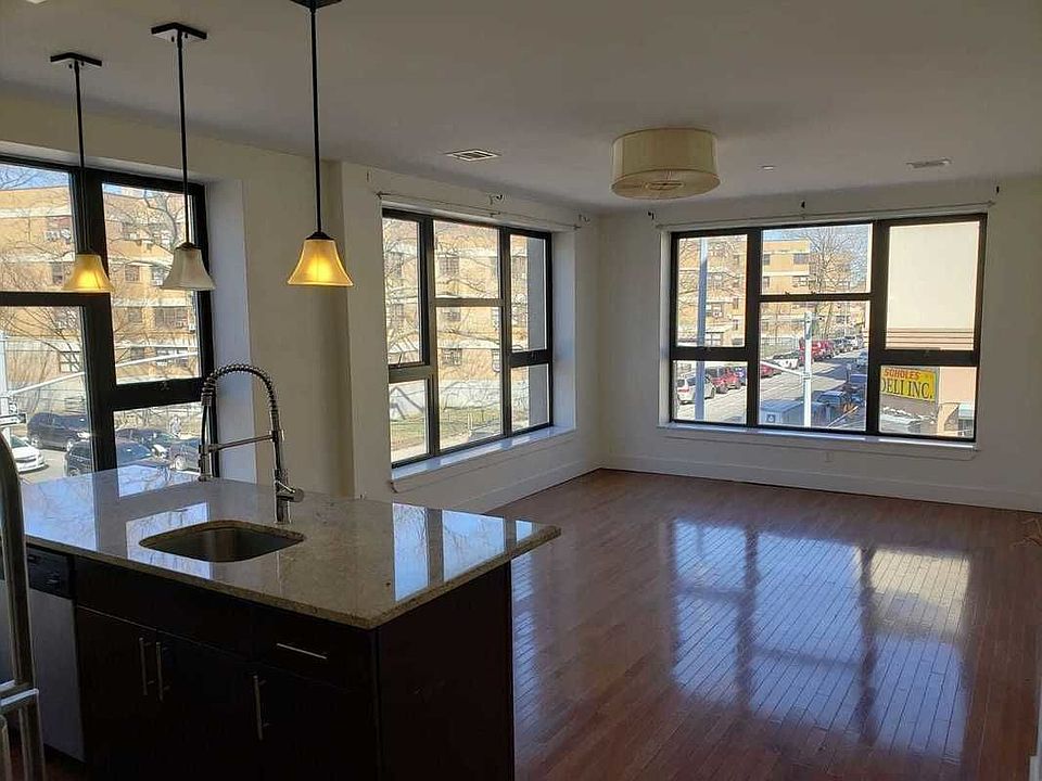 1st image of 160 Humboldt St #2