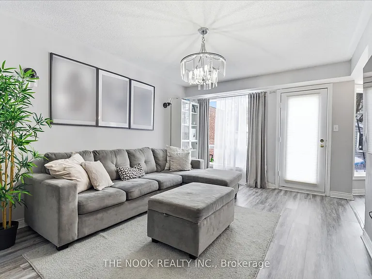 119 Brownstone Cres — Photo 4