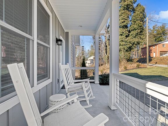 4th image of 82 Summit Cir