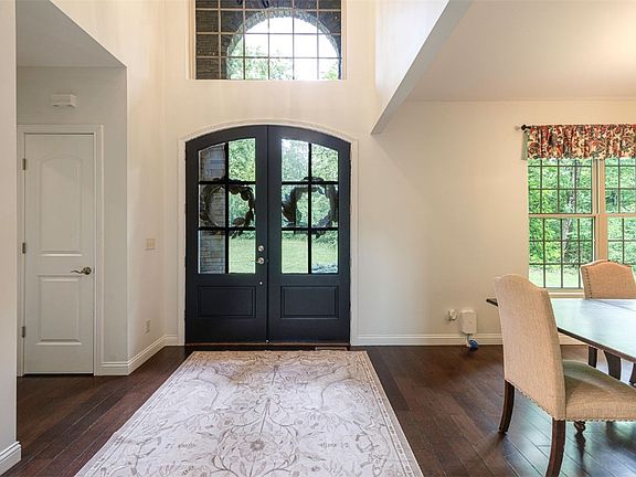 3rd image of 423 Falcon Hill Way