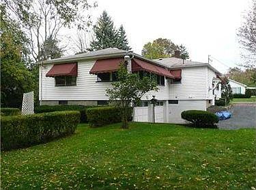 4th image of 495 Lyle Dr