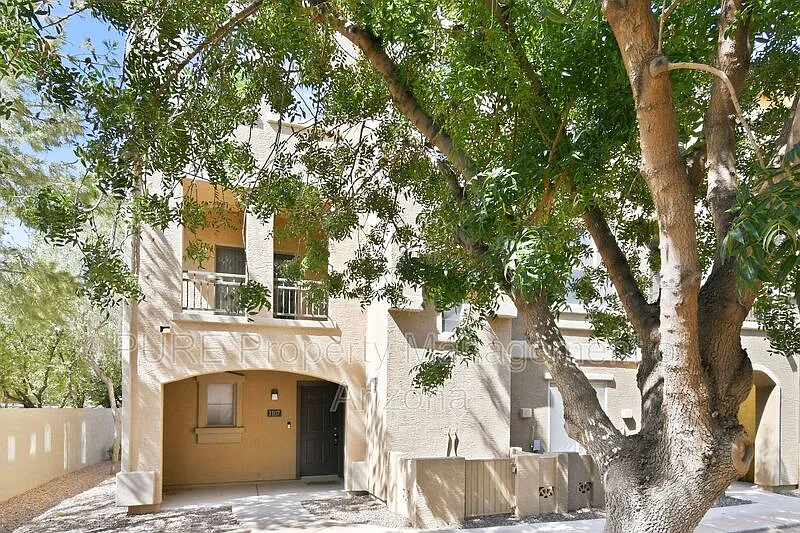 3 bed, 2.5 bath, 1534 sqft, $2,300 — Photo 2