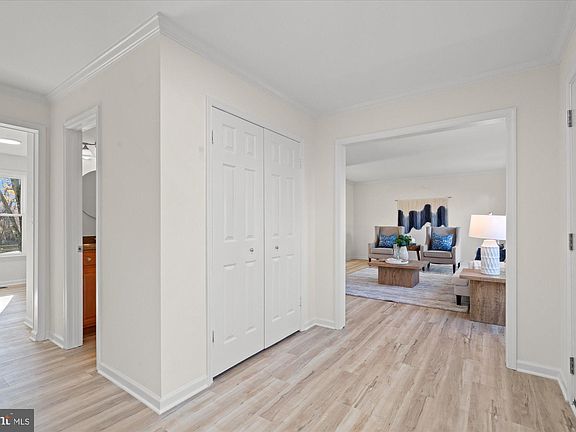 2nd image of 2 Beauvoir Ct