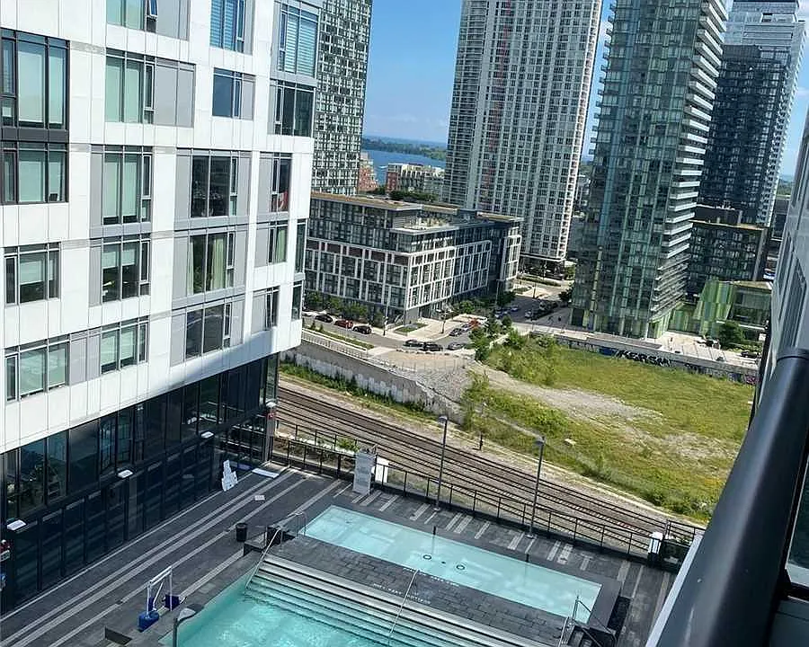 27 Bathurst St #1516W