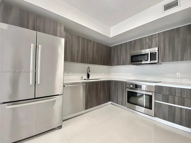 488 NE 18th St #4103 — Photo 4