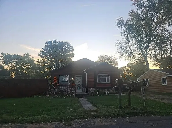 1616 S Lindell Dr, Yorktown, IN 47396