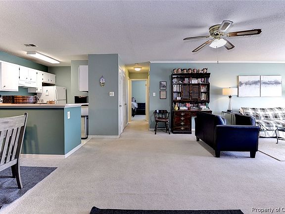 3rd image of 100L Windsor Ln