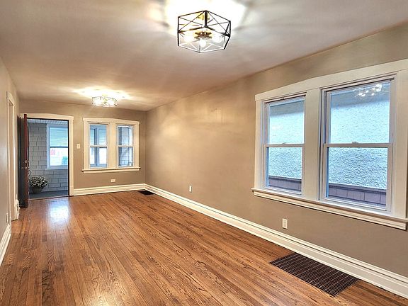 4th image of 1046 Troost Ave