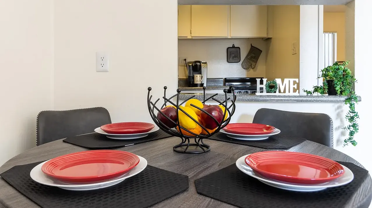 Courtyard at Encanto Apartments — Photo 4