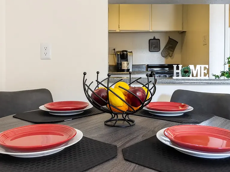 Courtyard at Encanto Apartments — Photo 4