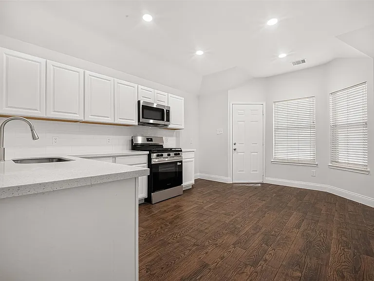 20707 Pine Rain Ct — Photo 17