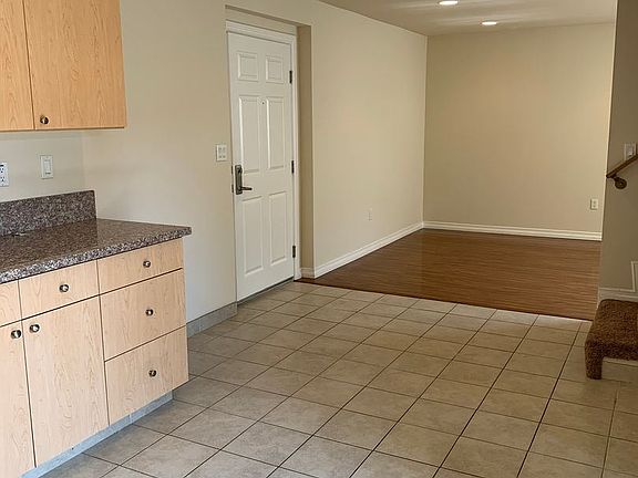 3rd image of 14823 Sylvan St #7