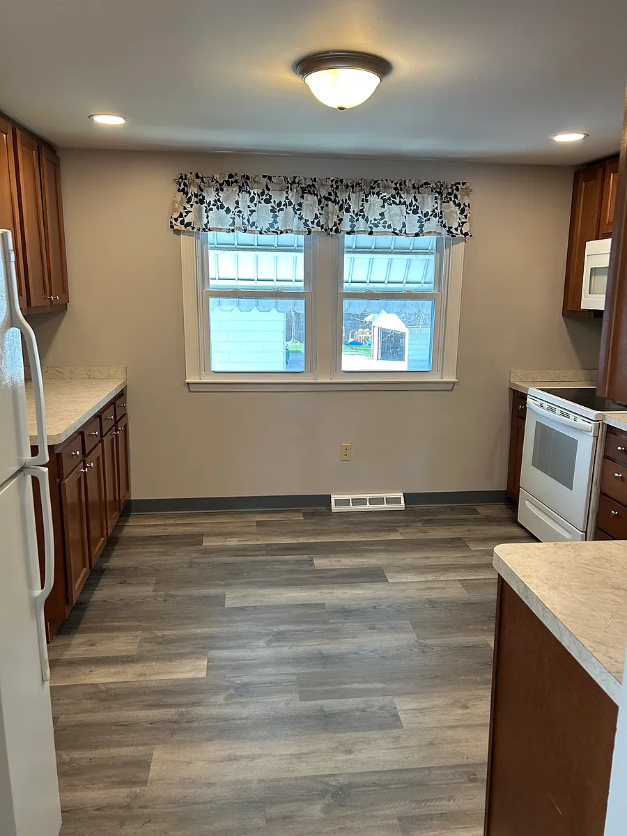 Building Photo - 144 Ayrault Dr