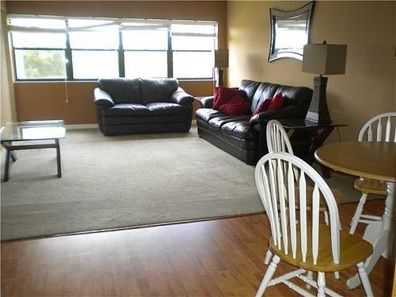 2nd image of 200 Lakeview Dr APT 302