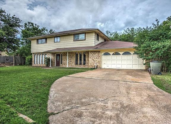 3rd image of 2602 Hollow Oak Cir