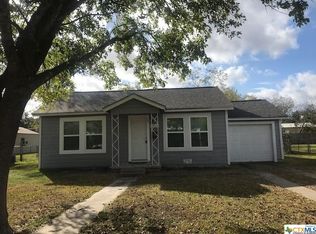 1305 E Warren Ave, Victoria, TX 77901