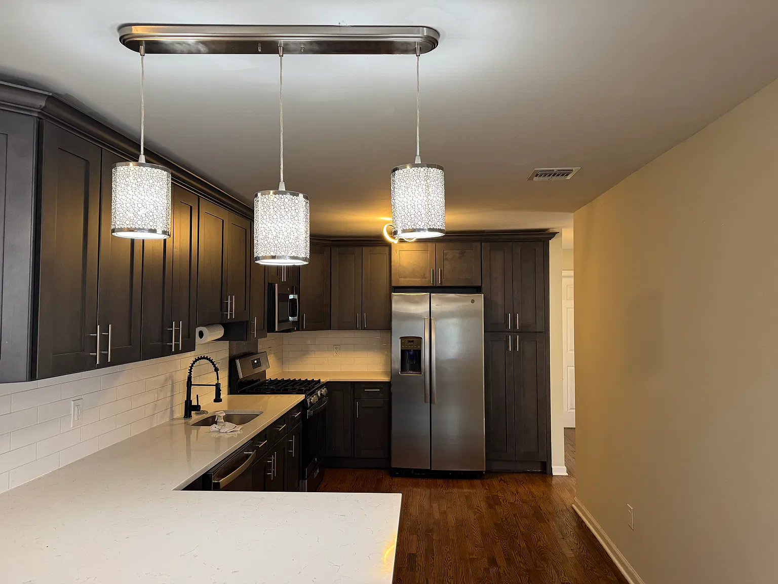 3 bed, 2100 sqft, $2,950 — Photo 3