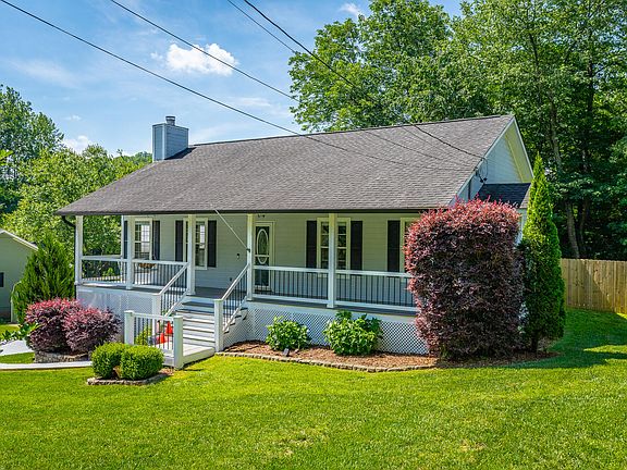 3rd image of 614 Courtney Ln