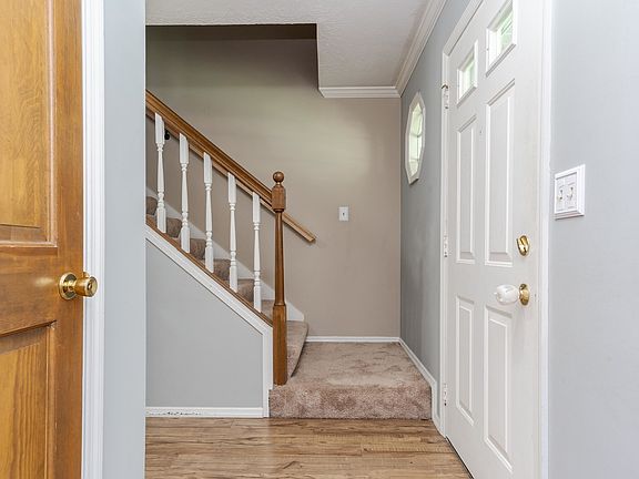 3rd image of 34 Chiswick Cir