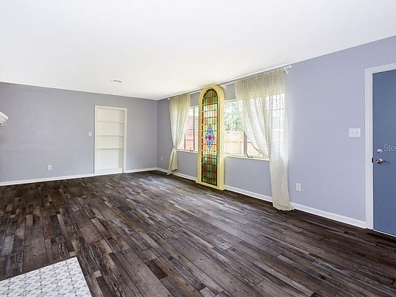 4th image of 1411 Cliff Ave