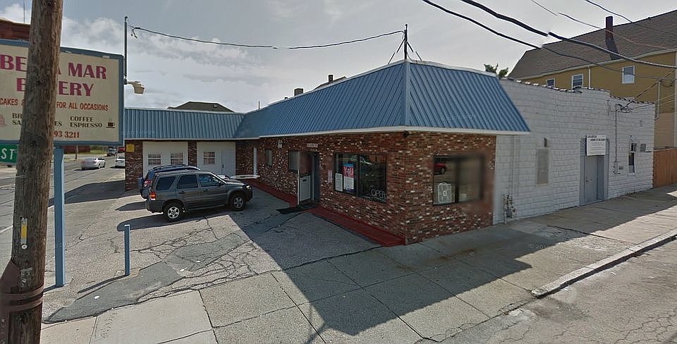 2nd image of 82 Cove St