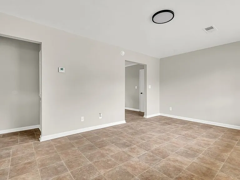 805 Spruce St — Photo 6