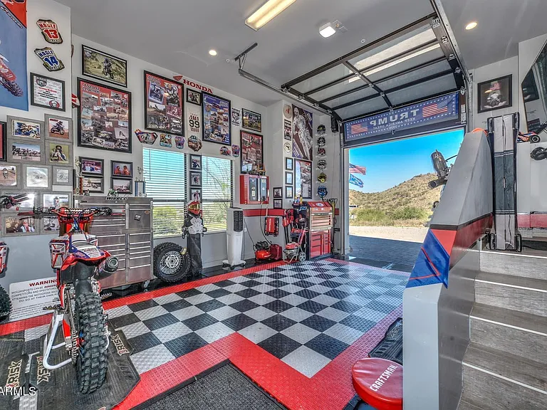 5861 E Cloud Rd — Photo 47
