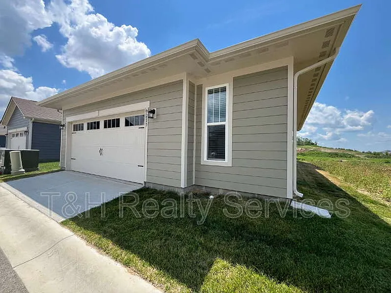 9275 Loyola Way — Photo 2