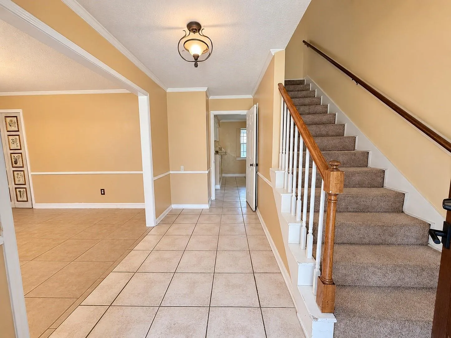4 bed, 2.5 bath, 2609 sqft, $2,300 — Photo 3