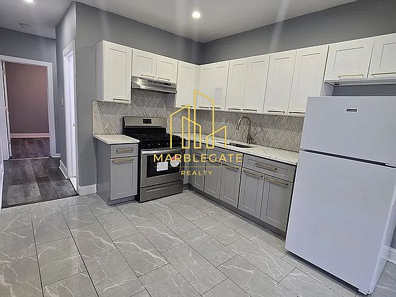 3rd image of 553 S Orange Ave #22