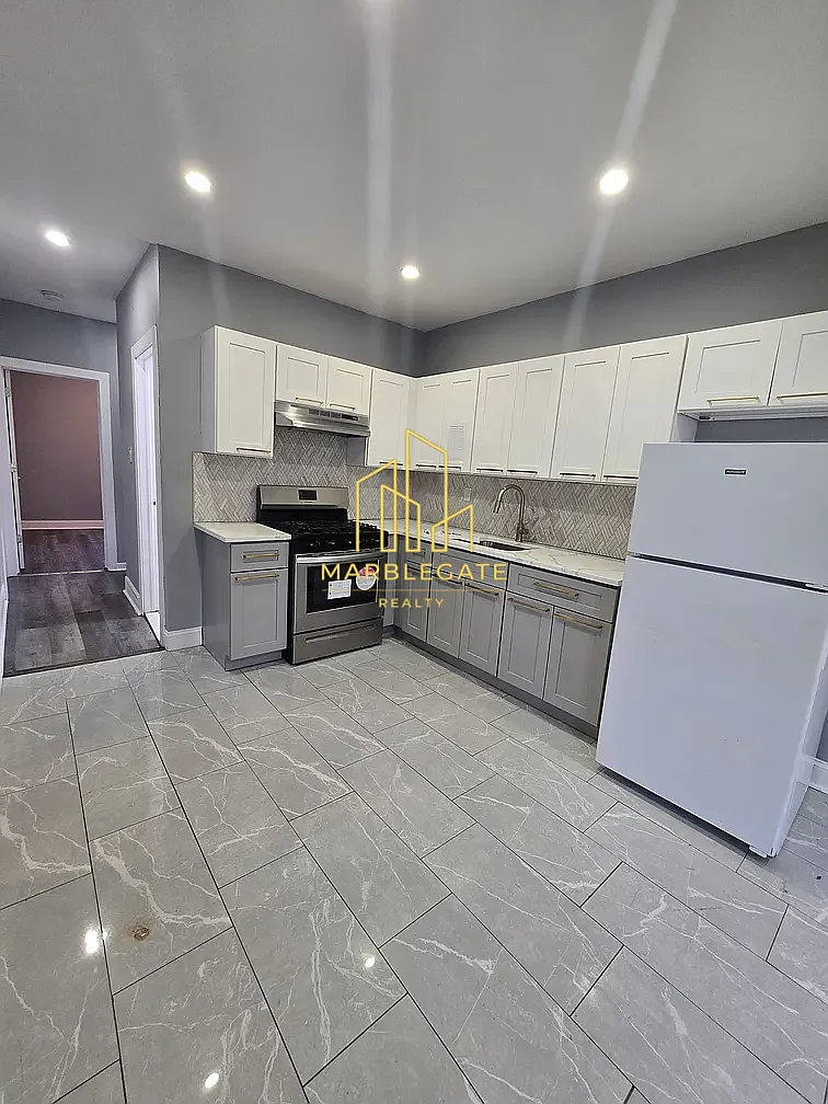 Building Photo - 553 S Orange Ave #22