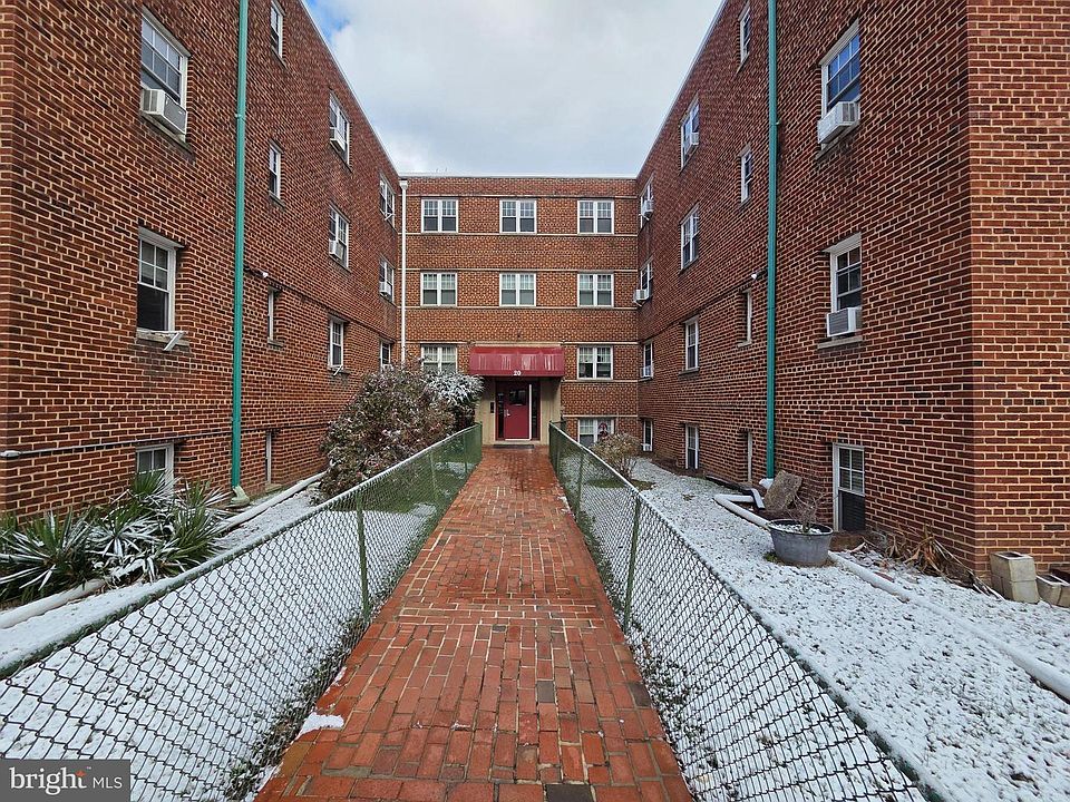 1st image of 20 Chesapeake St SE #38