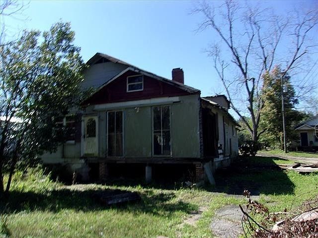 2nd image of 2235 Sylvester Dr