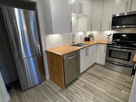 4th image of 10 Sherbrooke Ave