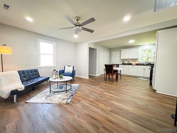 5th image of 2220 Hildreth St