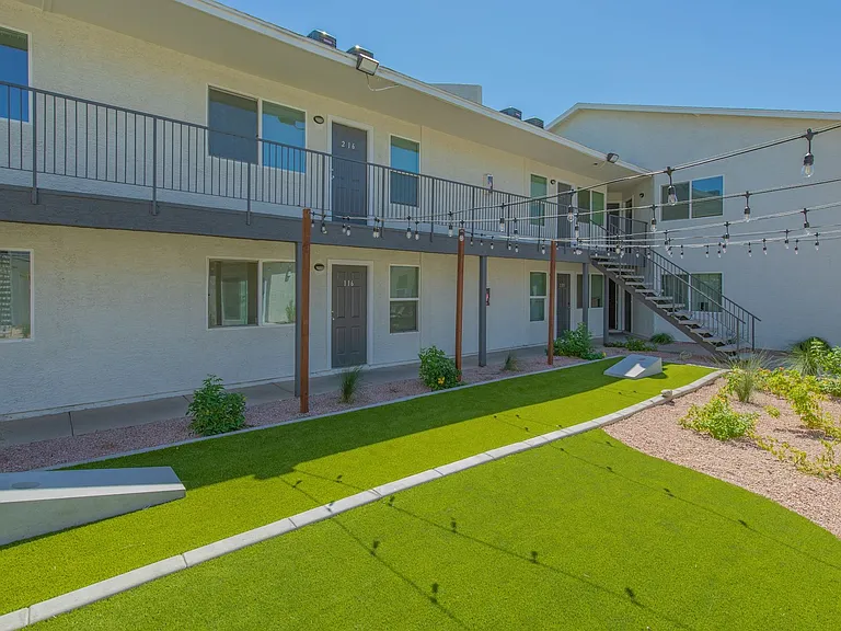 Two Five Greenway Apartments — Photo 9