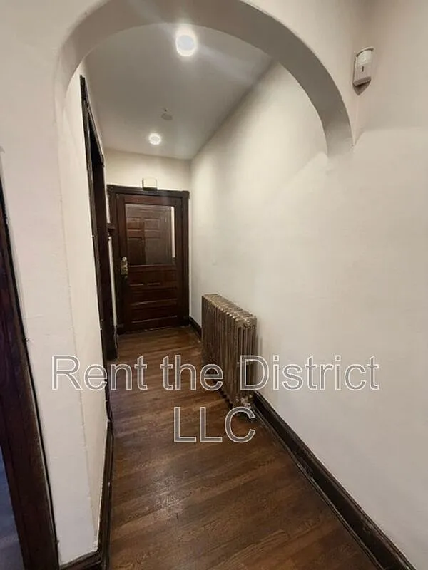 3 bed, 1.5 bath, 1374 sqft, $3,450 — Photo 3