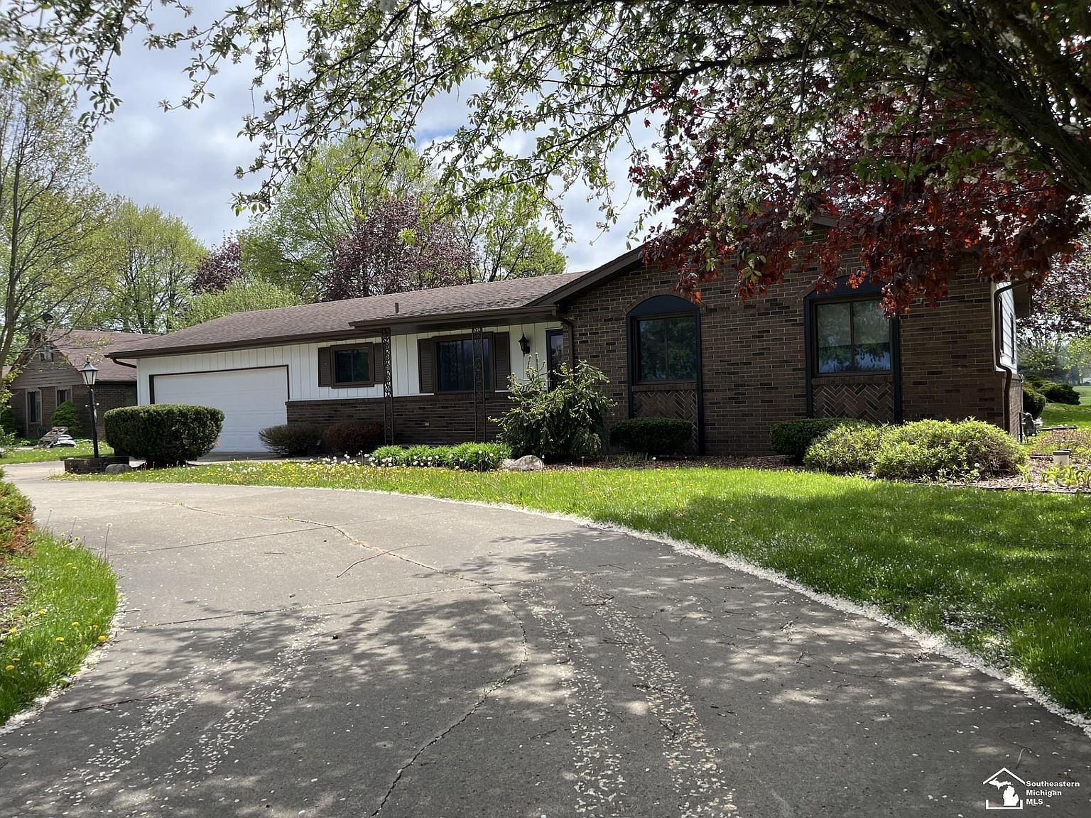 1303 W Erie Rd